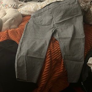 Avenue Size 32 Plus Black and White Checked Capri Pants